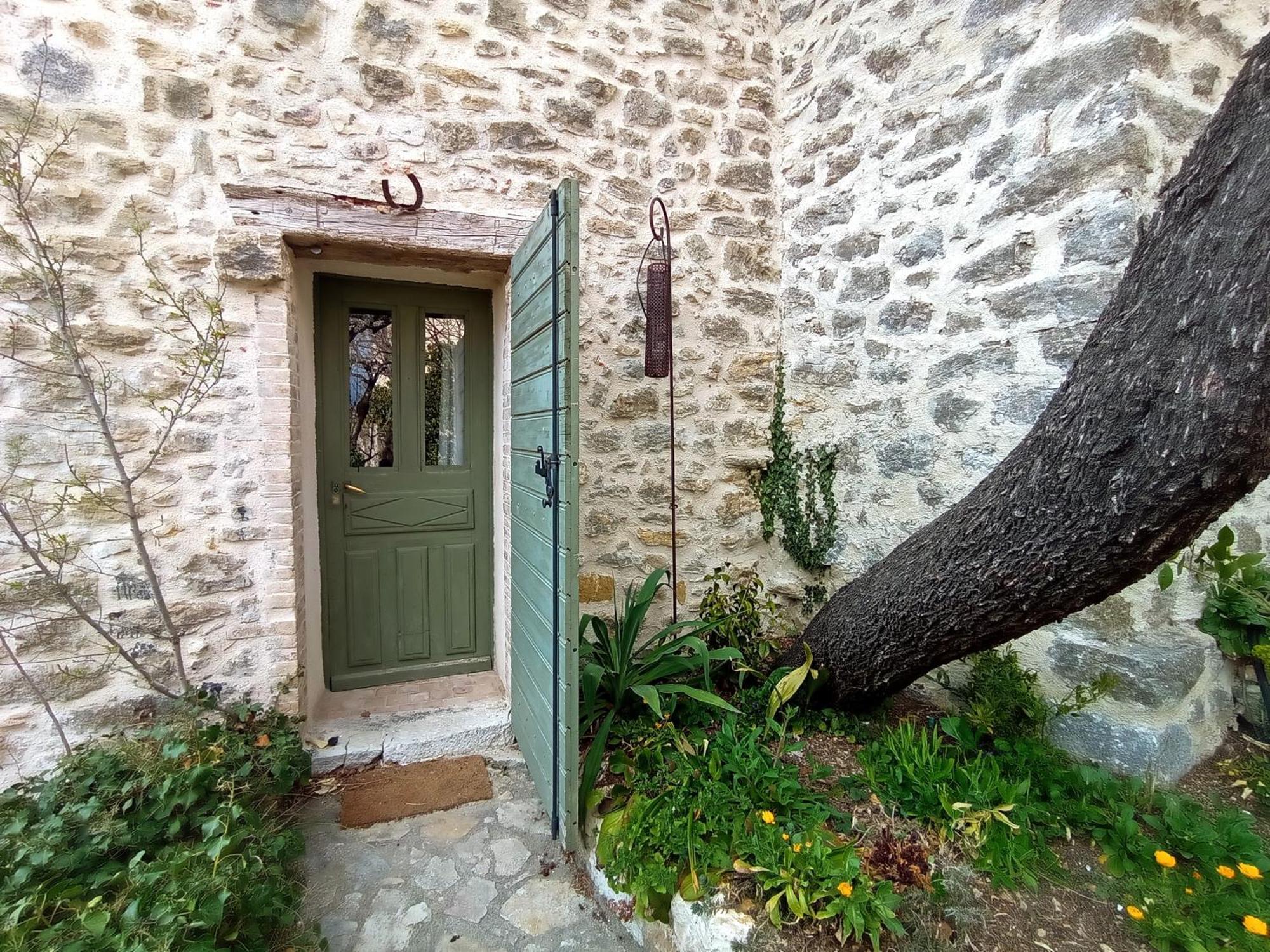 Bargème La Fontaine Bed & Breakfast 部屋 写真
